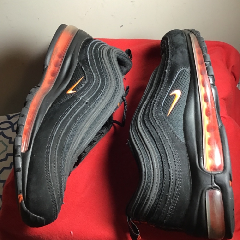 😎Nike’s Air Max 97 Black, Hyper Crimson, 9.5, good cond. see photos, 🔥 - Picture 6 of 8
